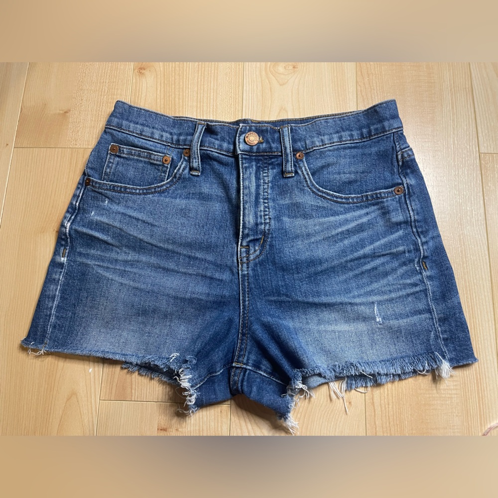 Madewell jeans shorts

Size 26